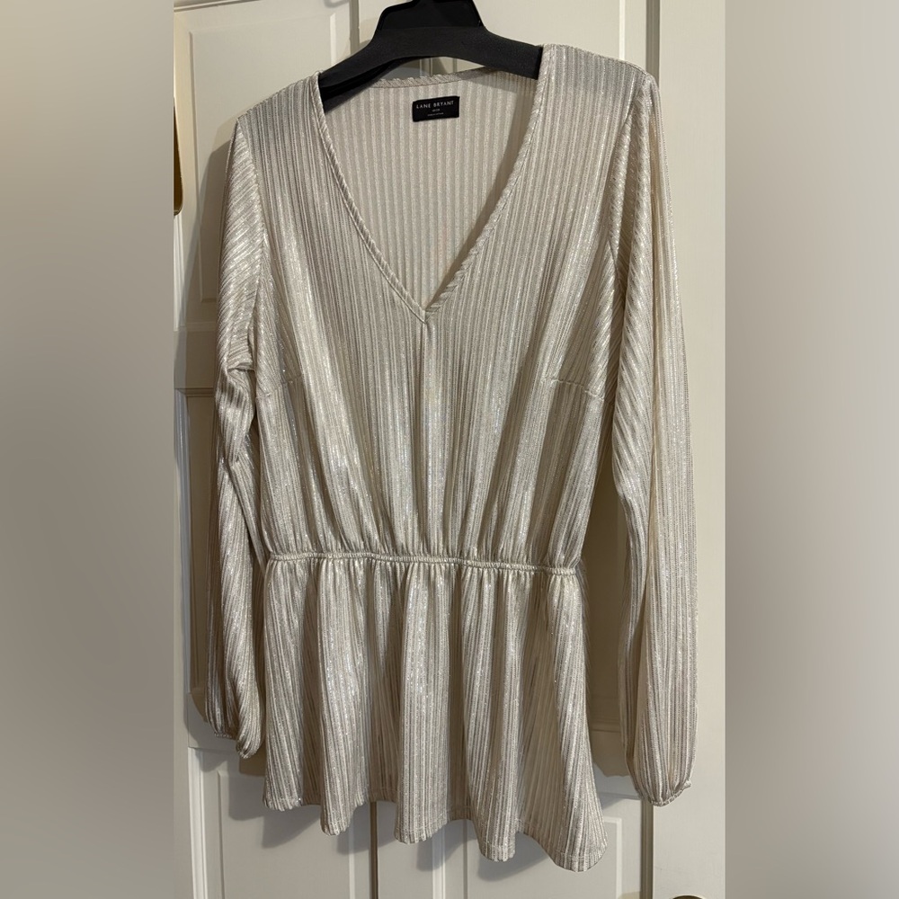 Lane Bryant Womenโs 18/20 Silver/Gold Metallic V-Neck Blouse